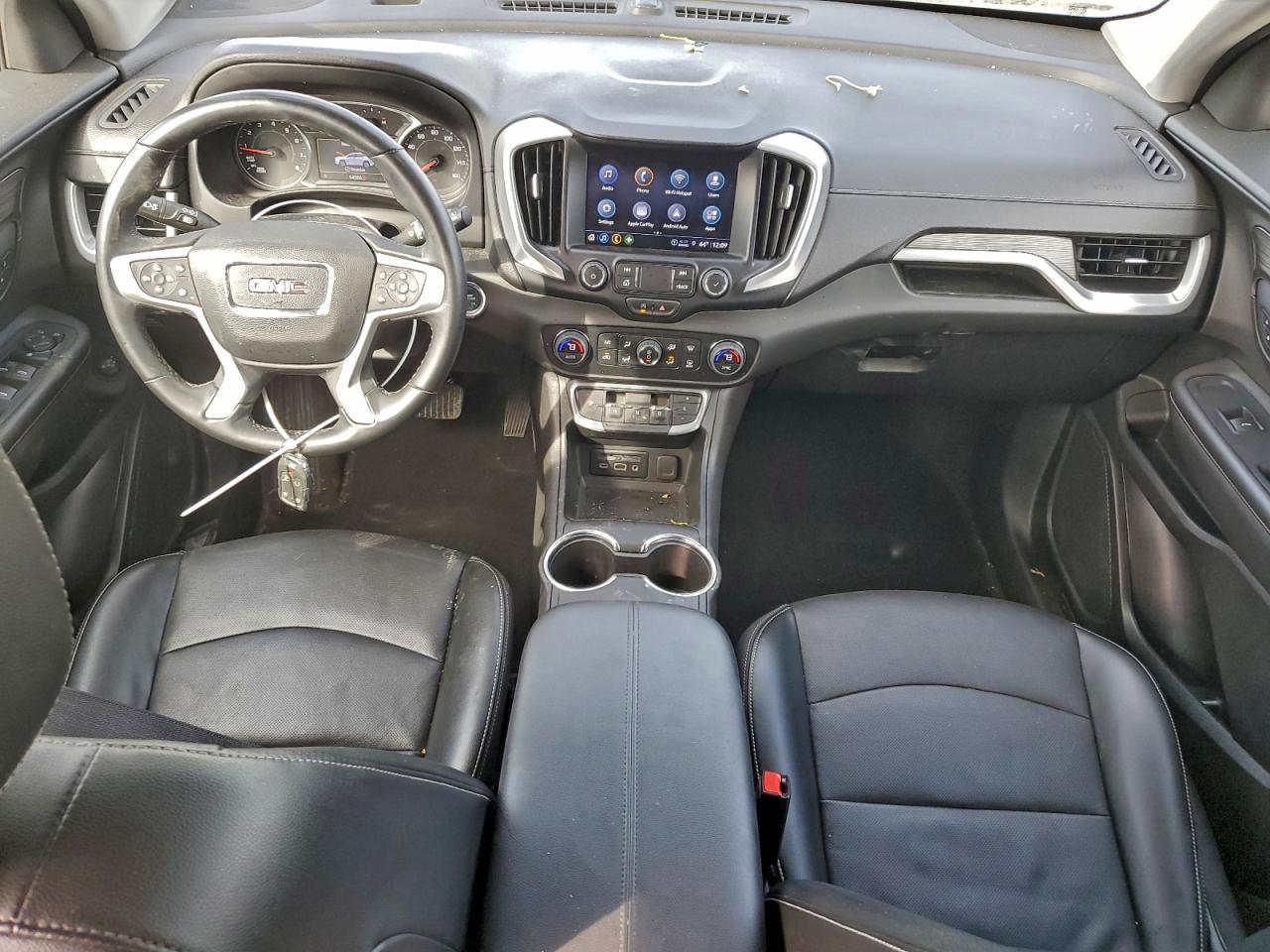 2024 GMC TERRAIN SLT photo 8