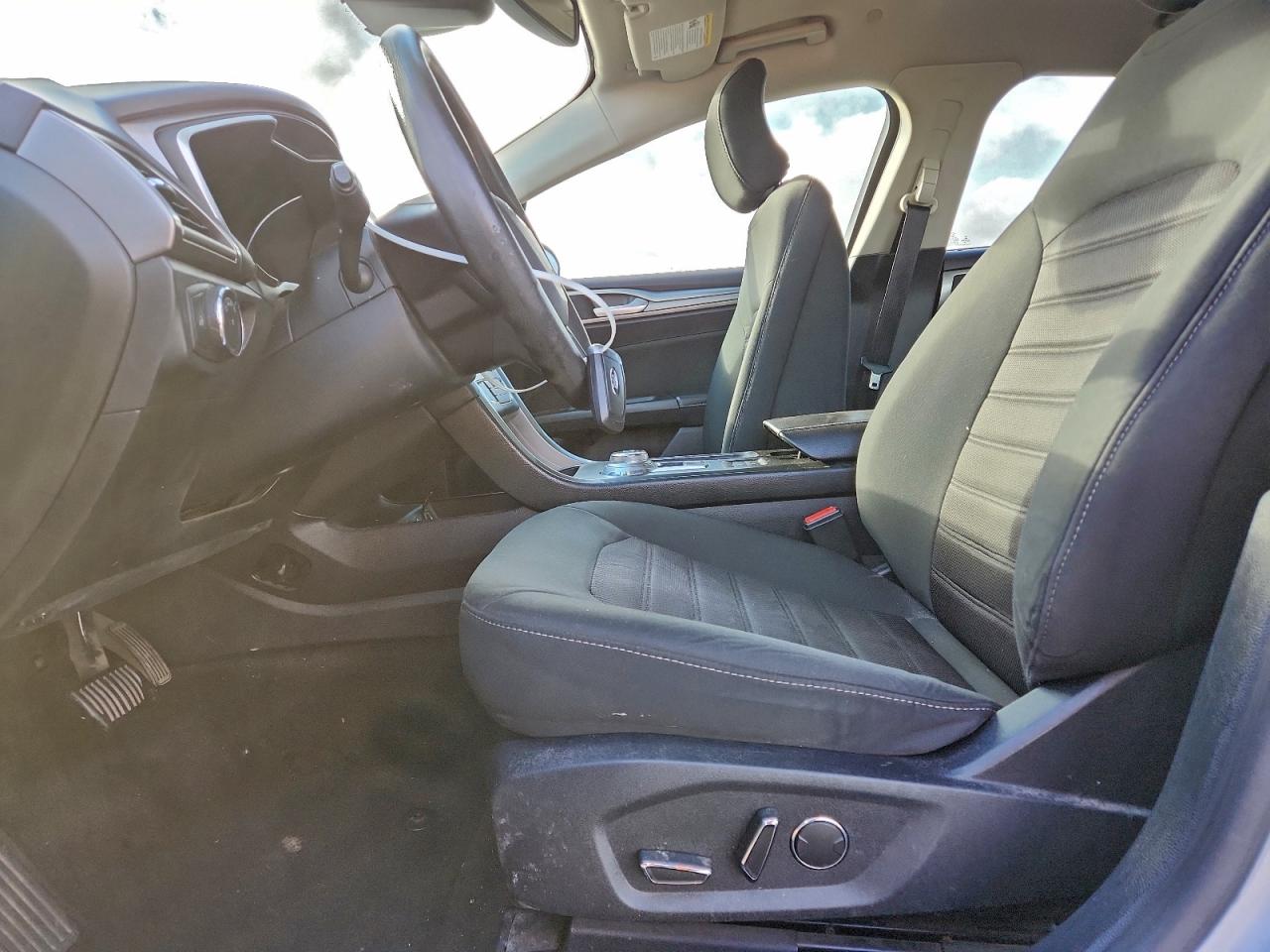 2019 FORD FUSION SE photo 7
