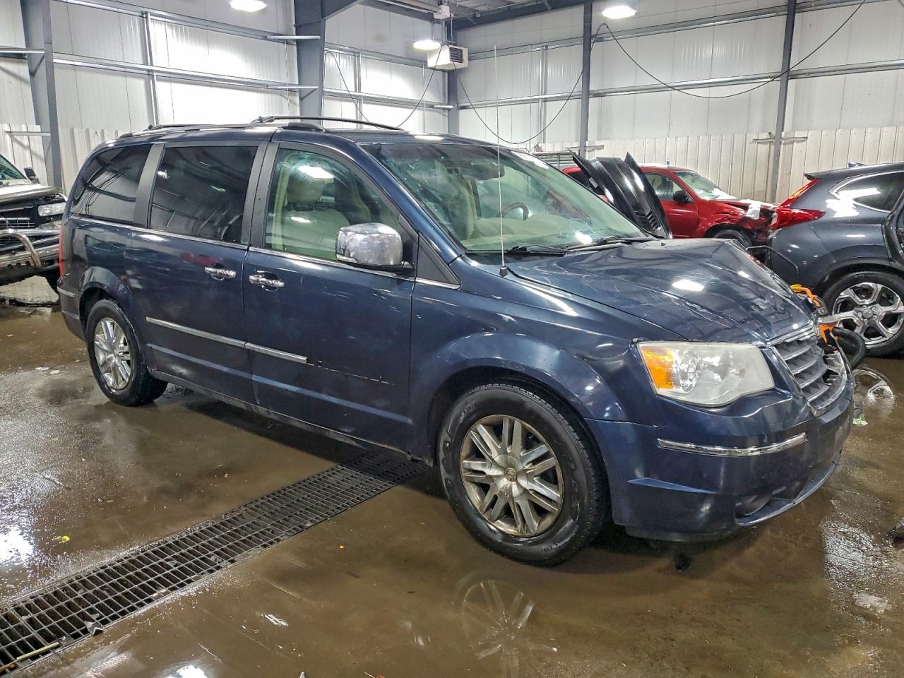 2008 CHRYSLER TOWN & COUNTRY LIMITED photo 4