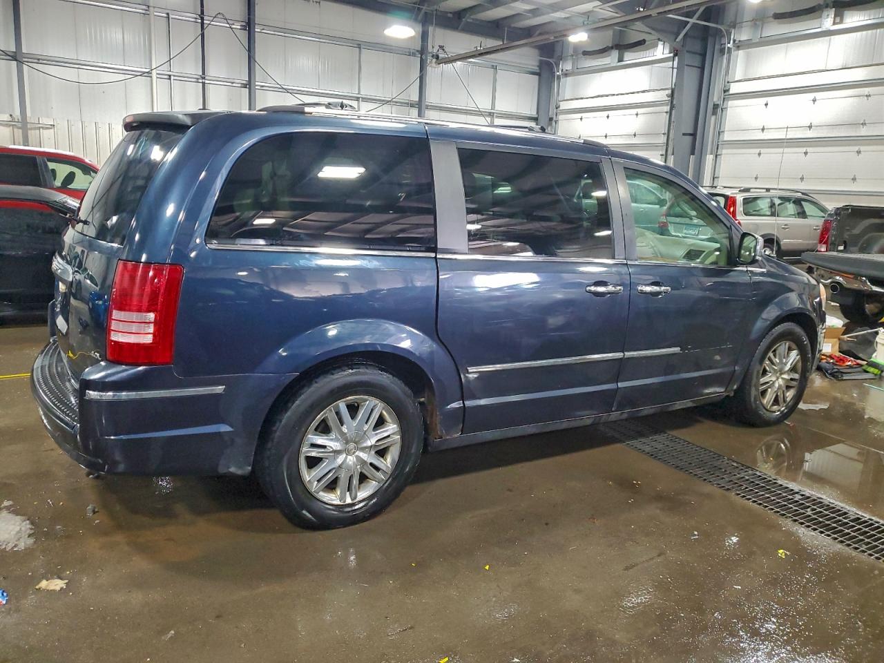 2008 CHRYSLER TOWN & COUNTRY LIMITED photo 3