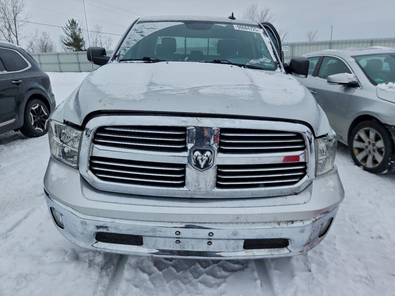 2016 RAM 1500 SLT photo 5