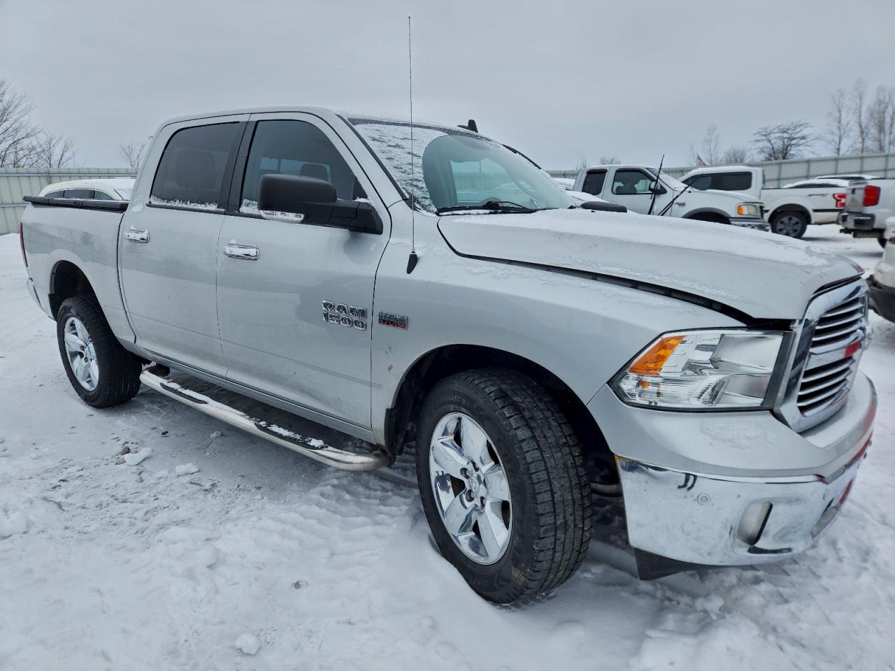 2016 RAM 1500 SLT photo 4