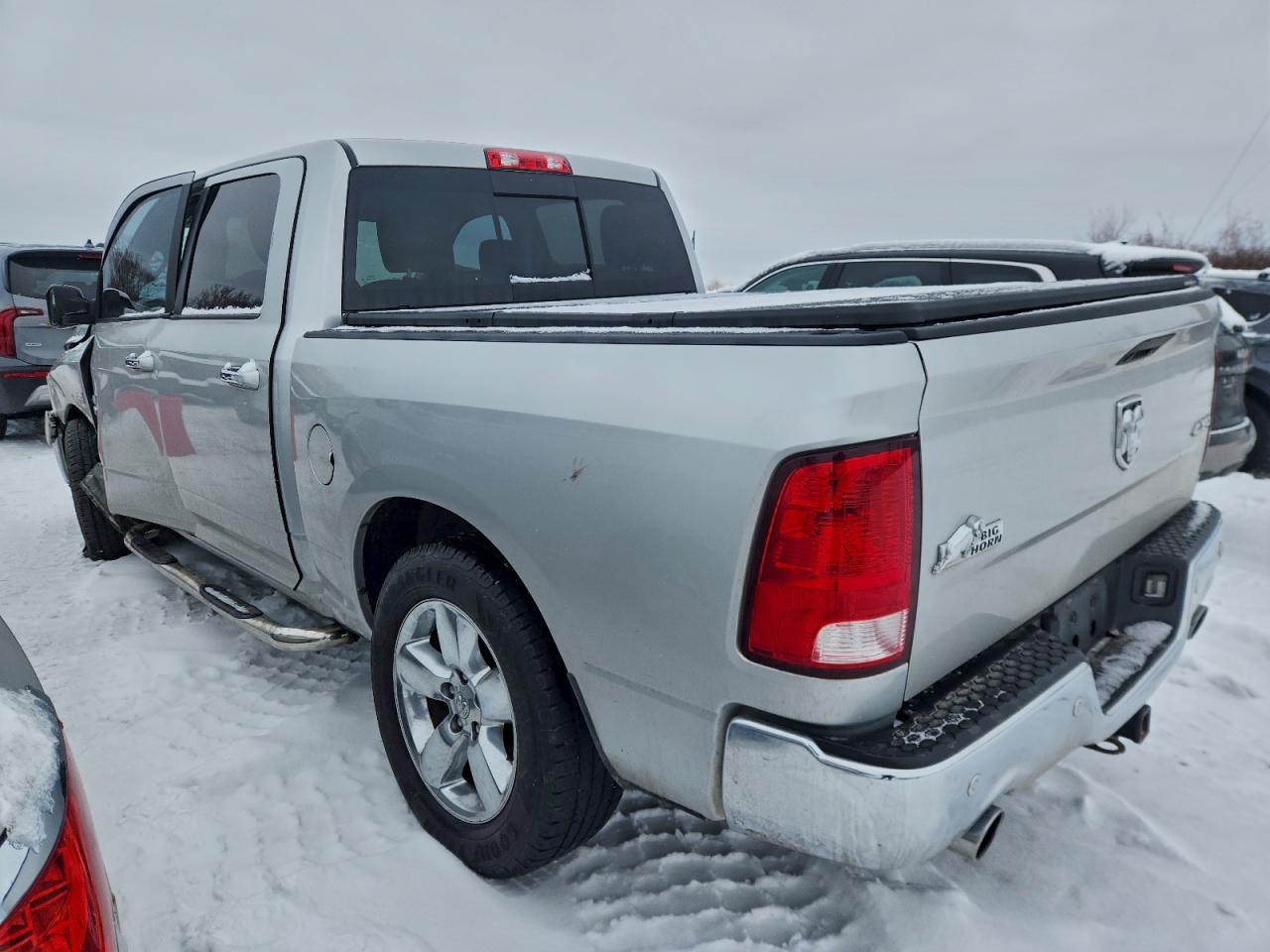 2016 RAM 1500 SLT photo 2