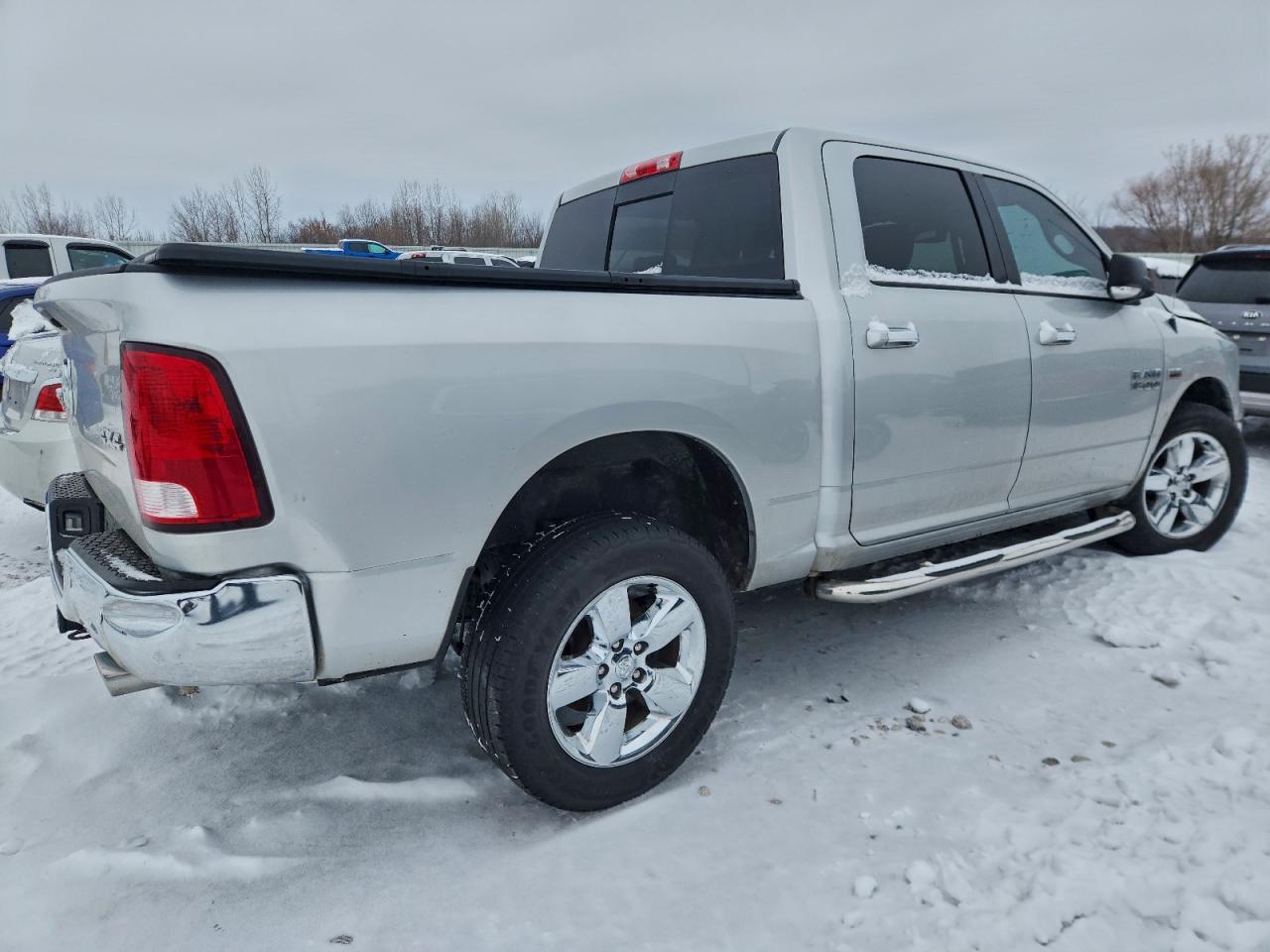2016 RAM 1500 SLT photo 3
