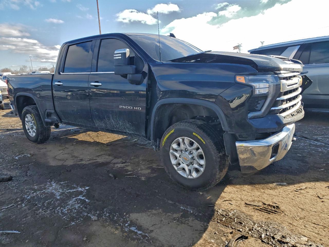 2025 CHEVROLET SILVERADO K2500 HEAVY DUTY LTZ photo 4