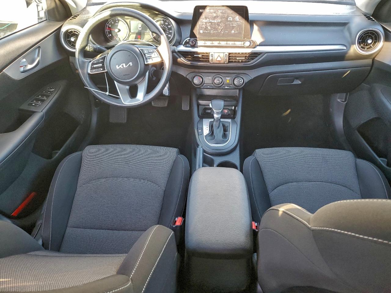 2024 KIA FORTE LX photo 8