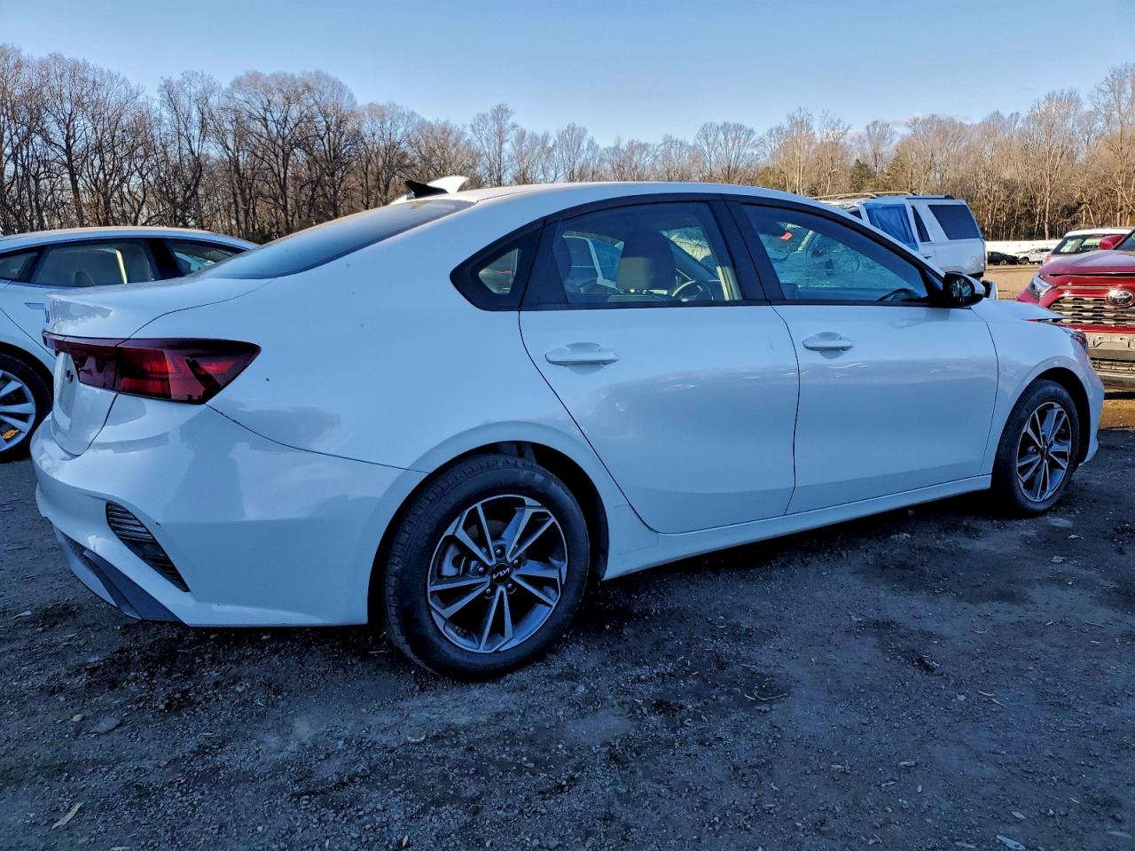 2024 KIA FORTE LX photo 3