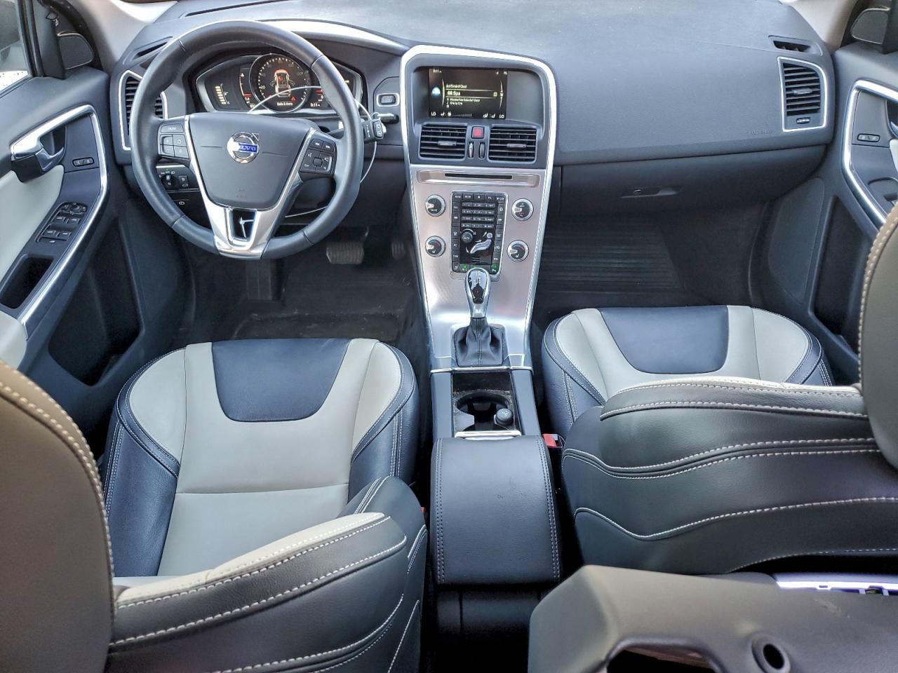 2017 VOLVO XC60 T5 DYNAMIC photo 8