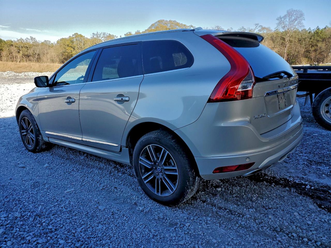2017 VOLVO XC60 T5 DYNAMIC photo 2