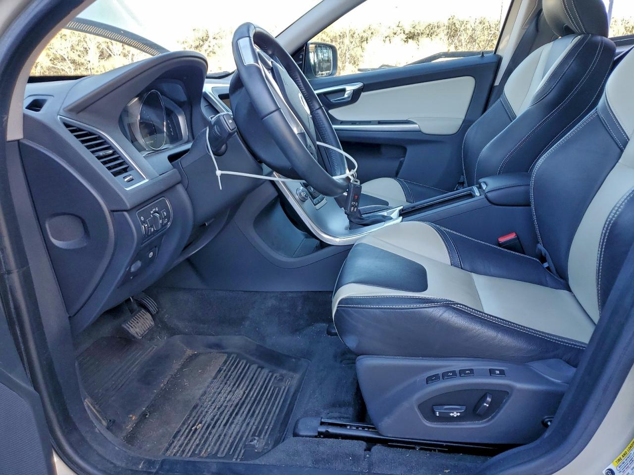 2017 VOLVO XC60 T5 DYNAMIC photo 7