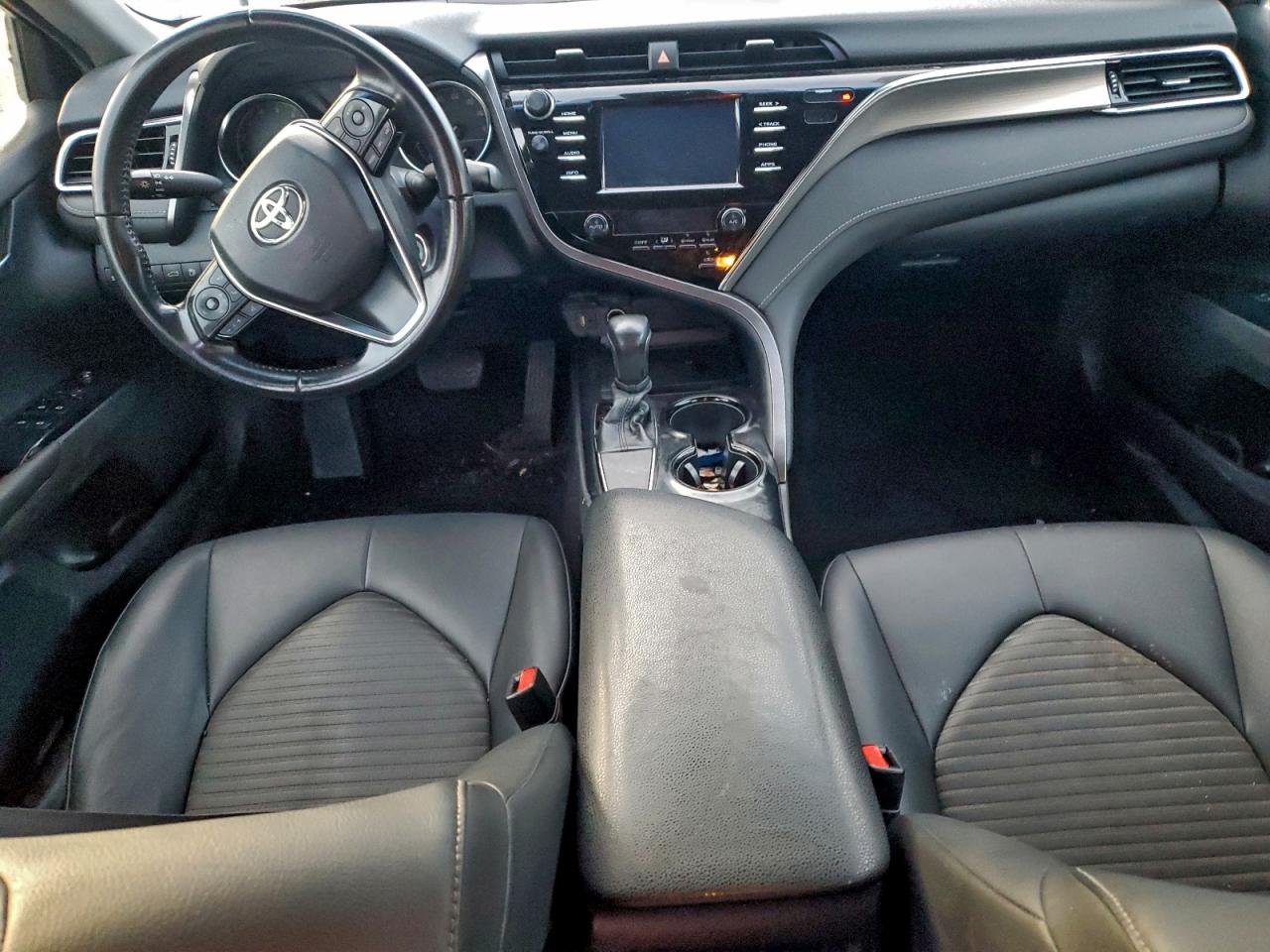 2018 TOYOTA CAMRY SE photo 8
