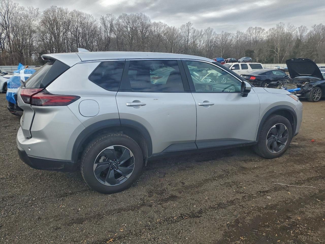 2025 NISSAN ROGUE SV photo 3