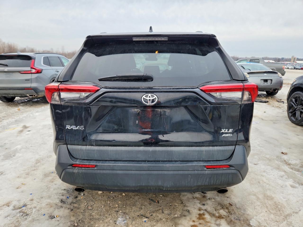 2021 TOYOTA RAV4 XLE photo 6