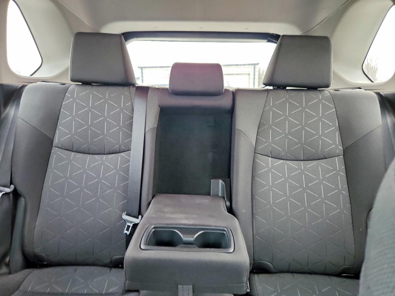2021 TOYOTA RAV4 XLE photo 10