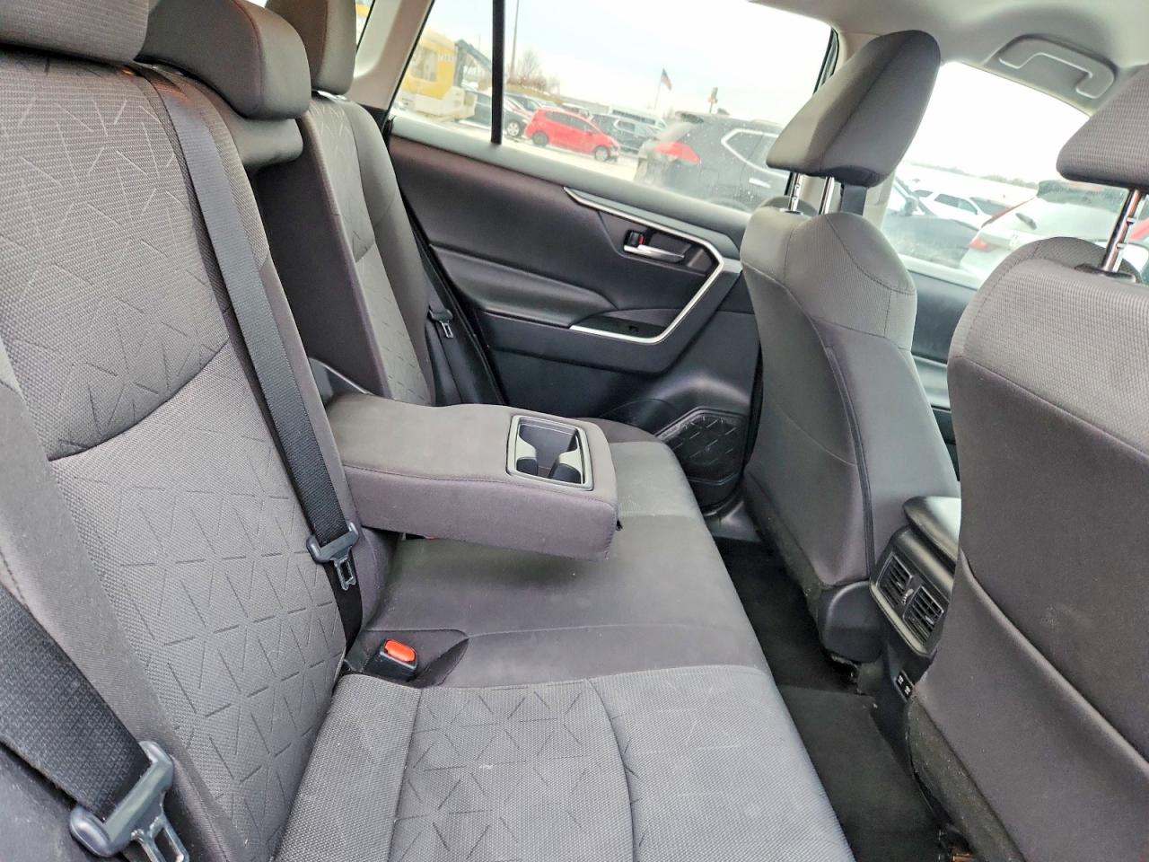 2021 TOYOTA RAV4 XLE photo 11