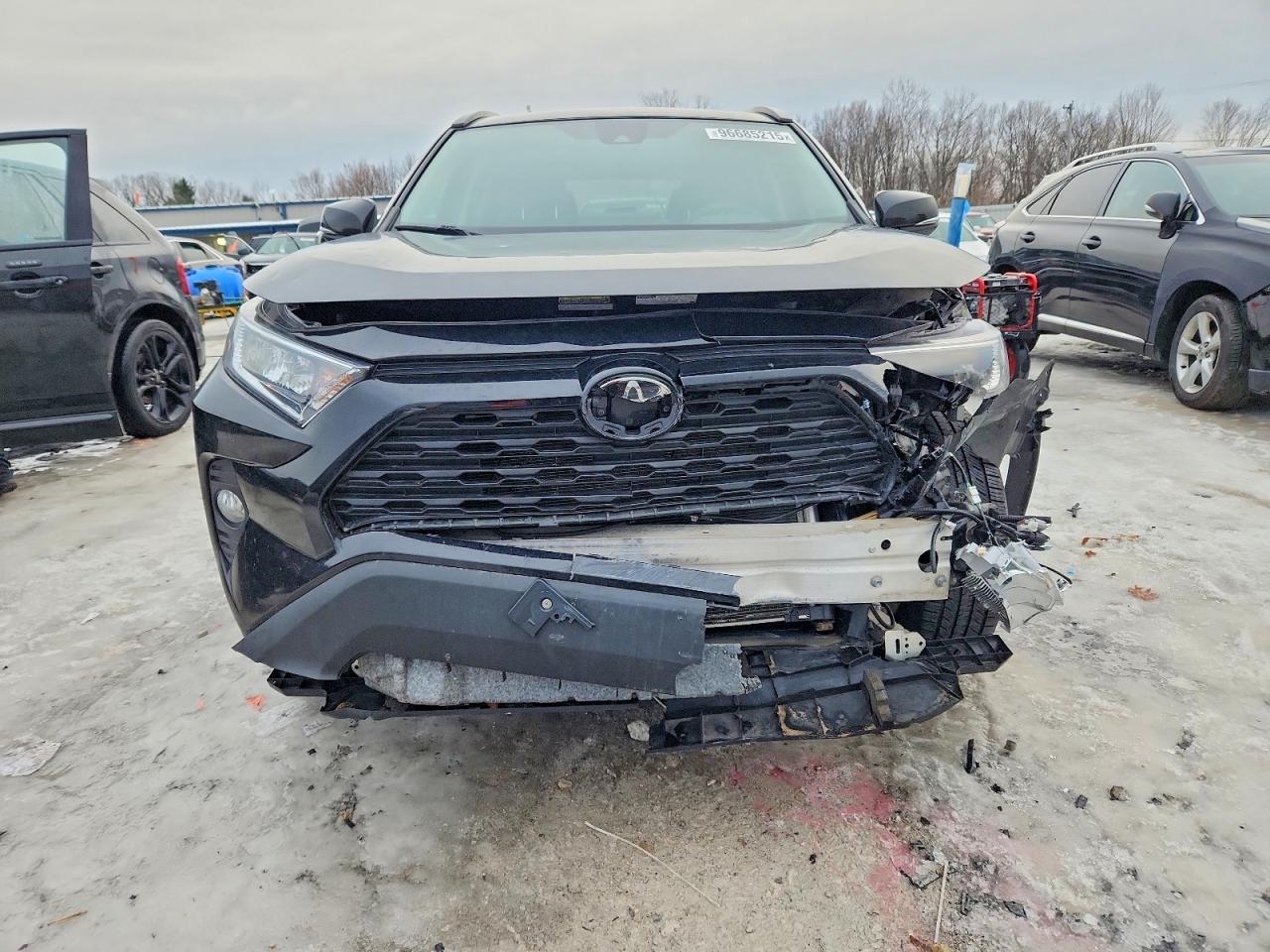 2021 TOYOTA RAV4 XLE photo 5