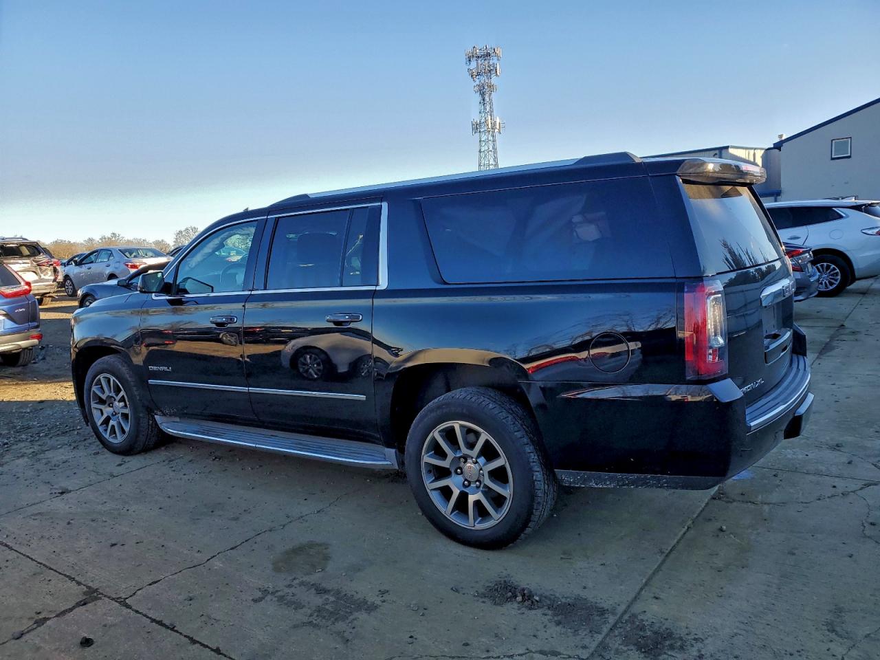 2015 GMC YUKON XL DENALI photo 2