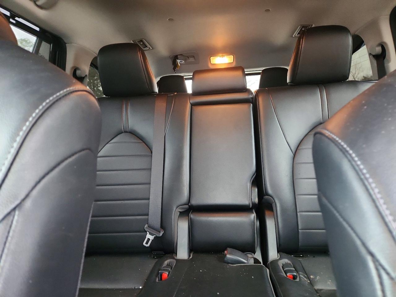 2022 TOYOTA HIGHLANDER XLE photo 10