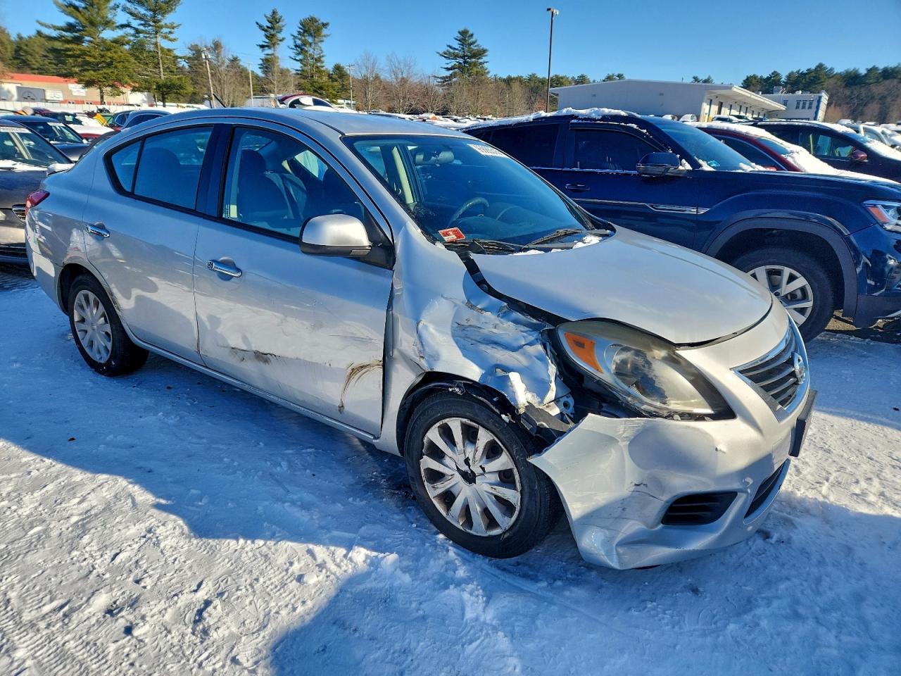 2014 NISSAN VERSA S photo 4