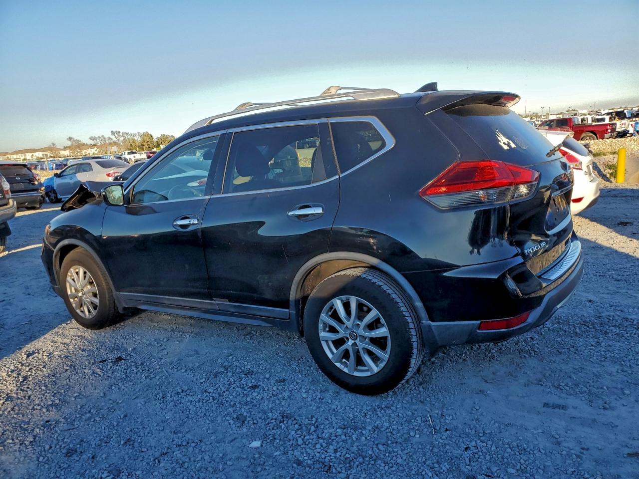 2017 NISSAN ROGUE S photo 2