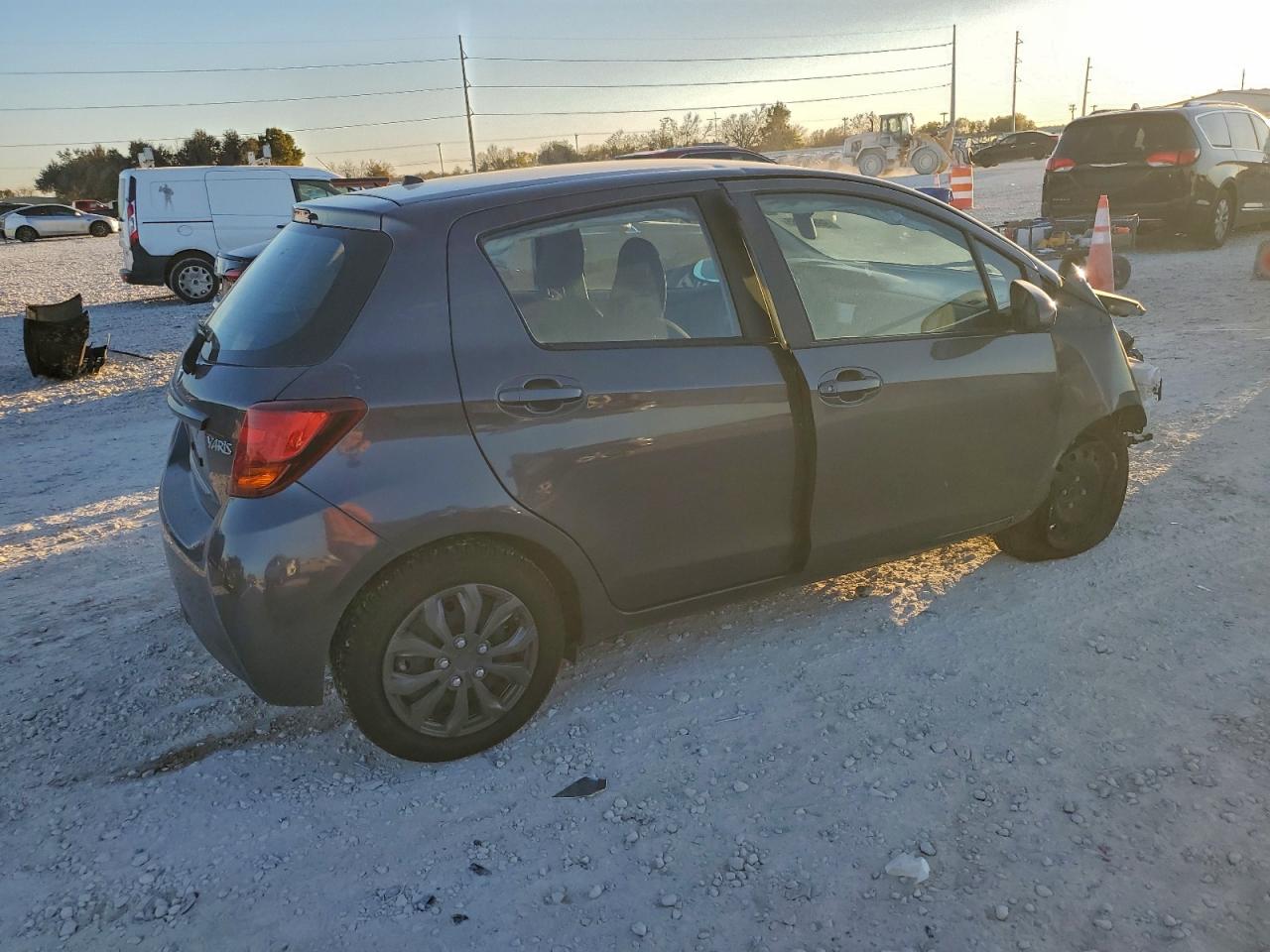 2017 TOYOTA YARIS L photo 3