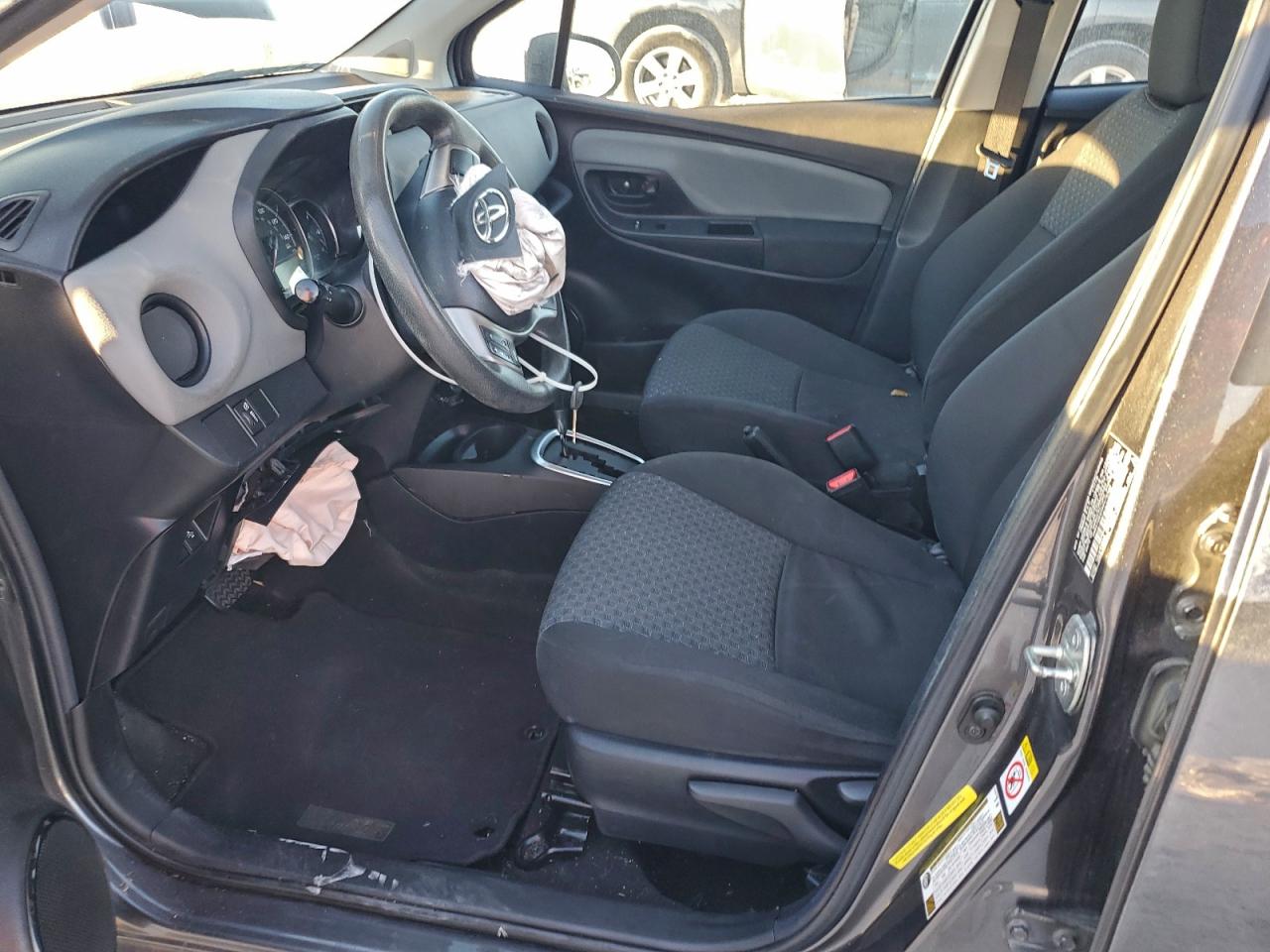 2017 TOYOTA YARIS L photo 7