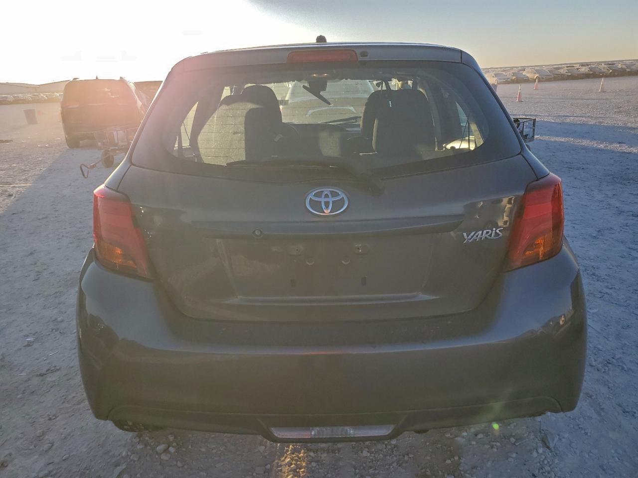 2017 TOYOTA YARIS L photo 6