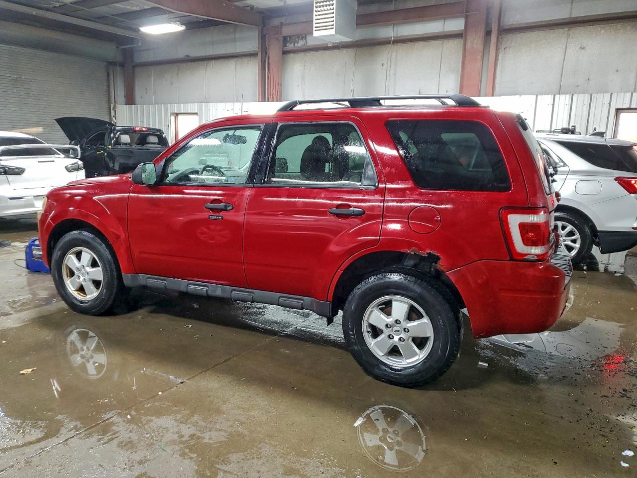 2011 FORD ESCAPE XLT photo 2