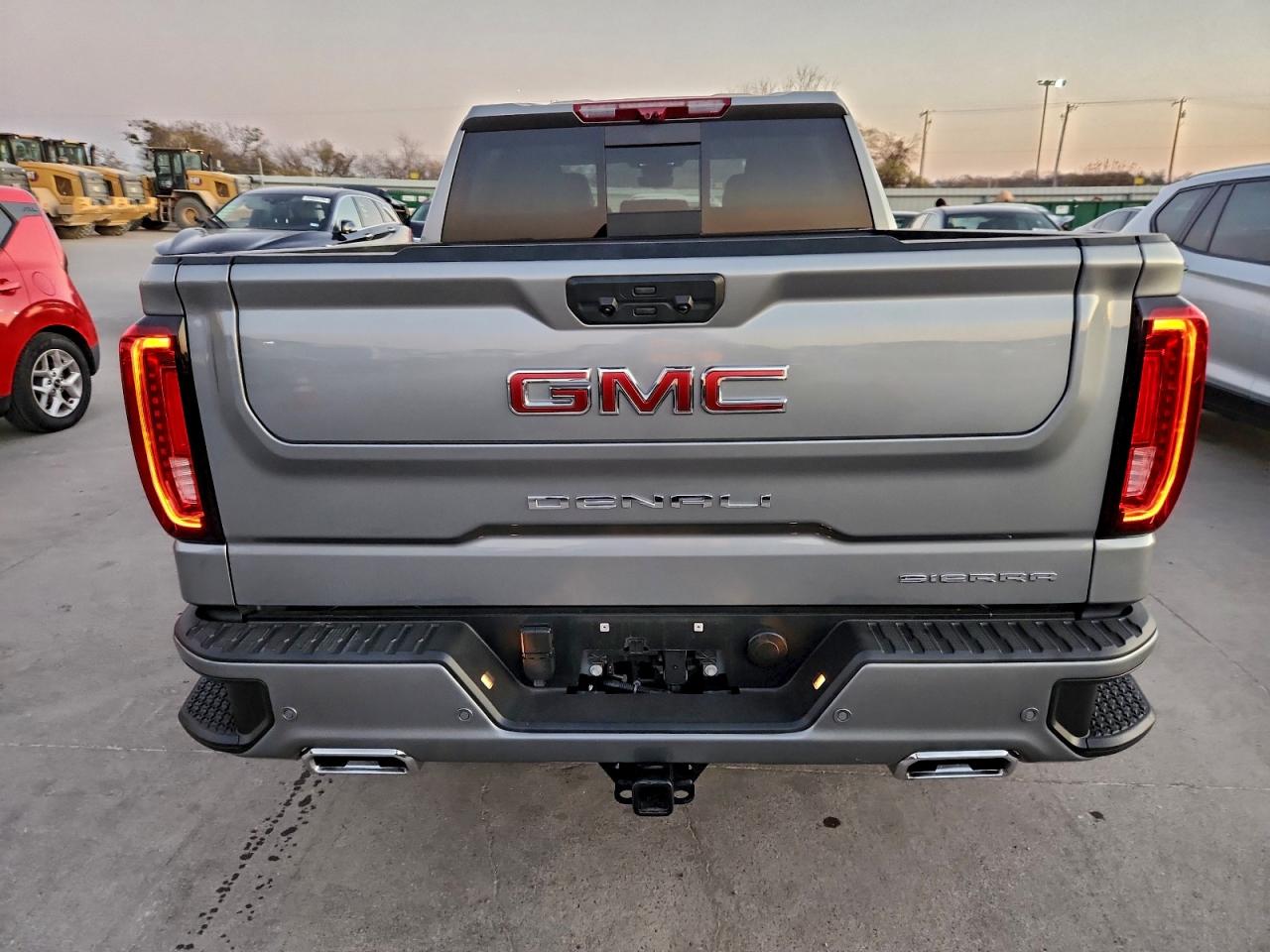 2025 GMC SIERRA K1500 DENALI photo 6