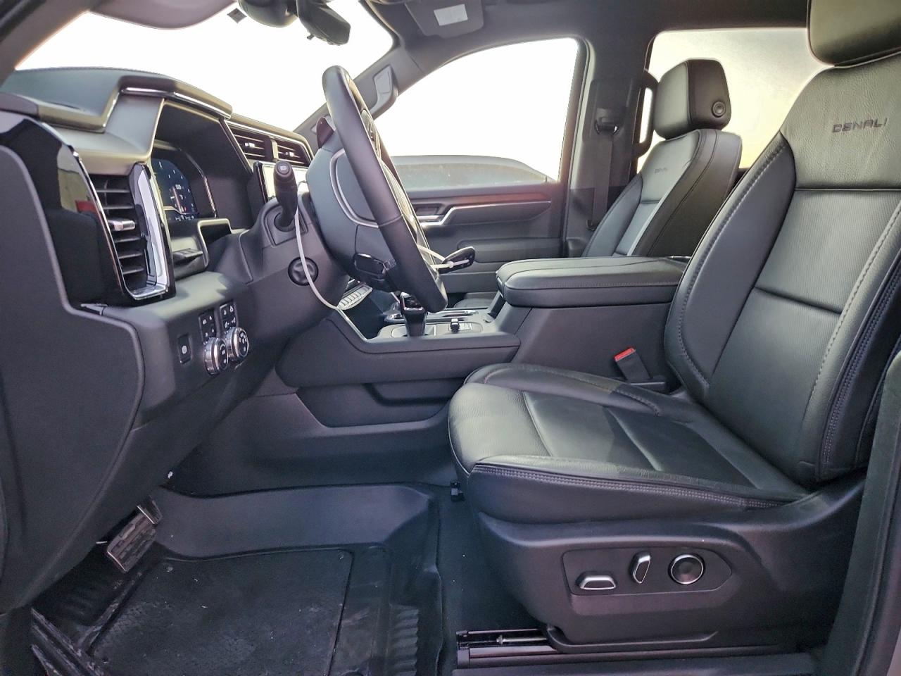 2025 GMC SIERRA K1500 DENALI photo 7