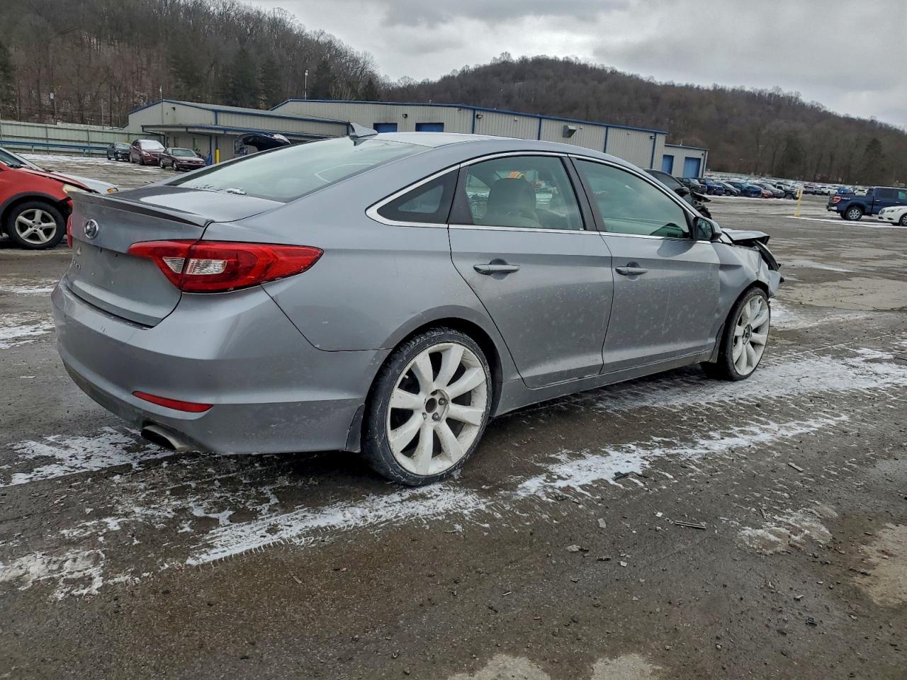 2015 HYUNDAI SONATA SE photo 3