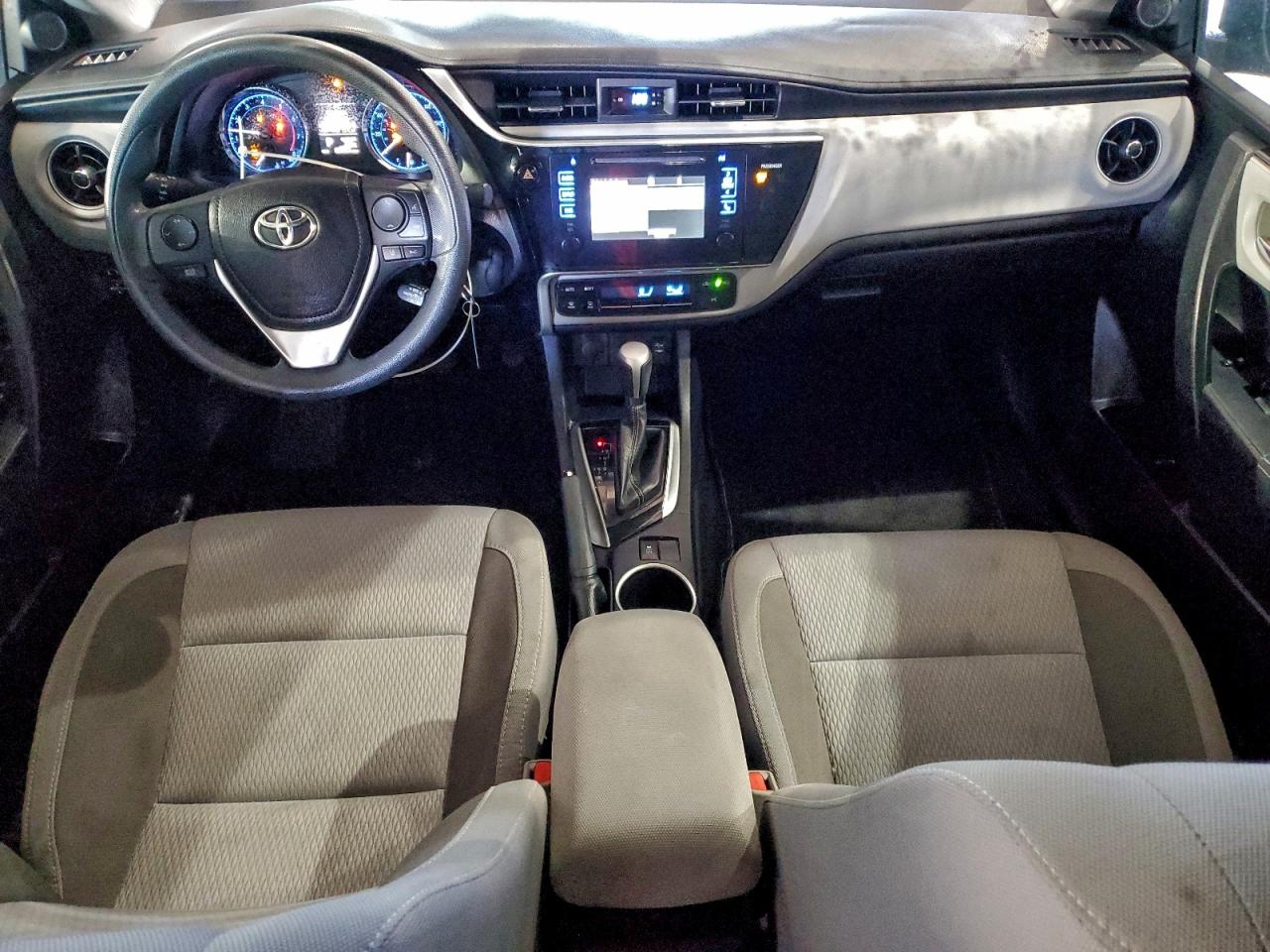 2017 TOYOTA COROLLA L photo 8