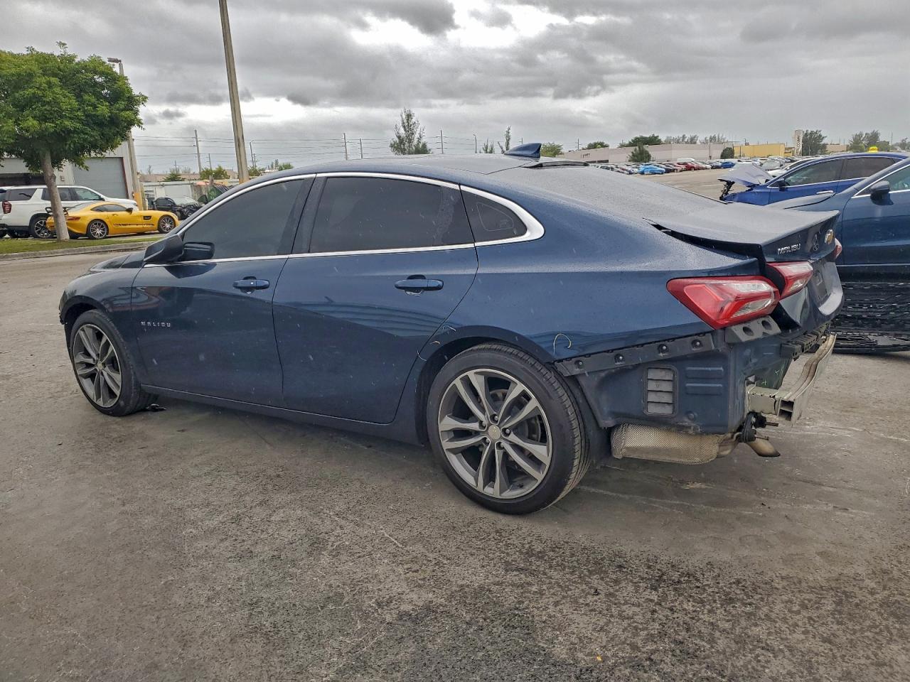 2021 CHEVROLET MALIBU LT photo 2