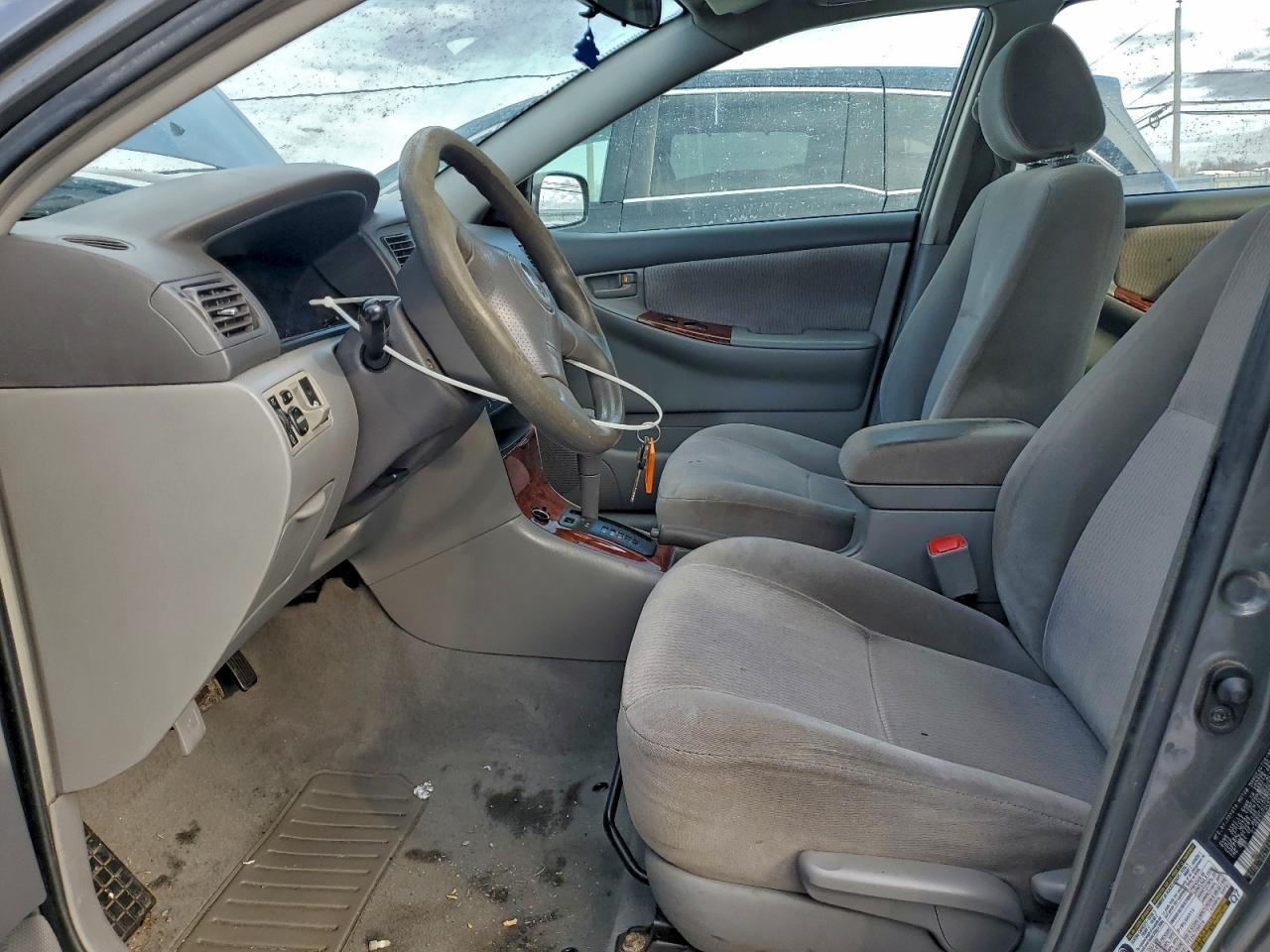 2005 TOYOTA COROLLA CE photo 7