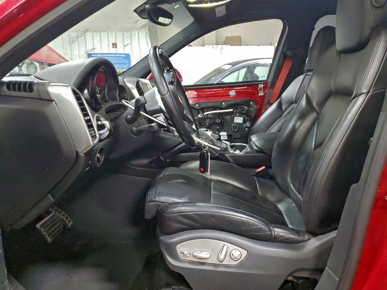 2018 PORSCHE CAYENNE S photo 19