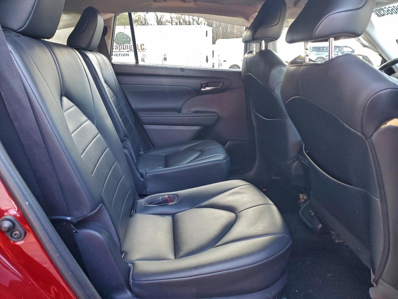 2020 TOYOTA HIGHLANDER XLE photo 11