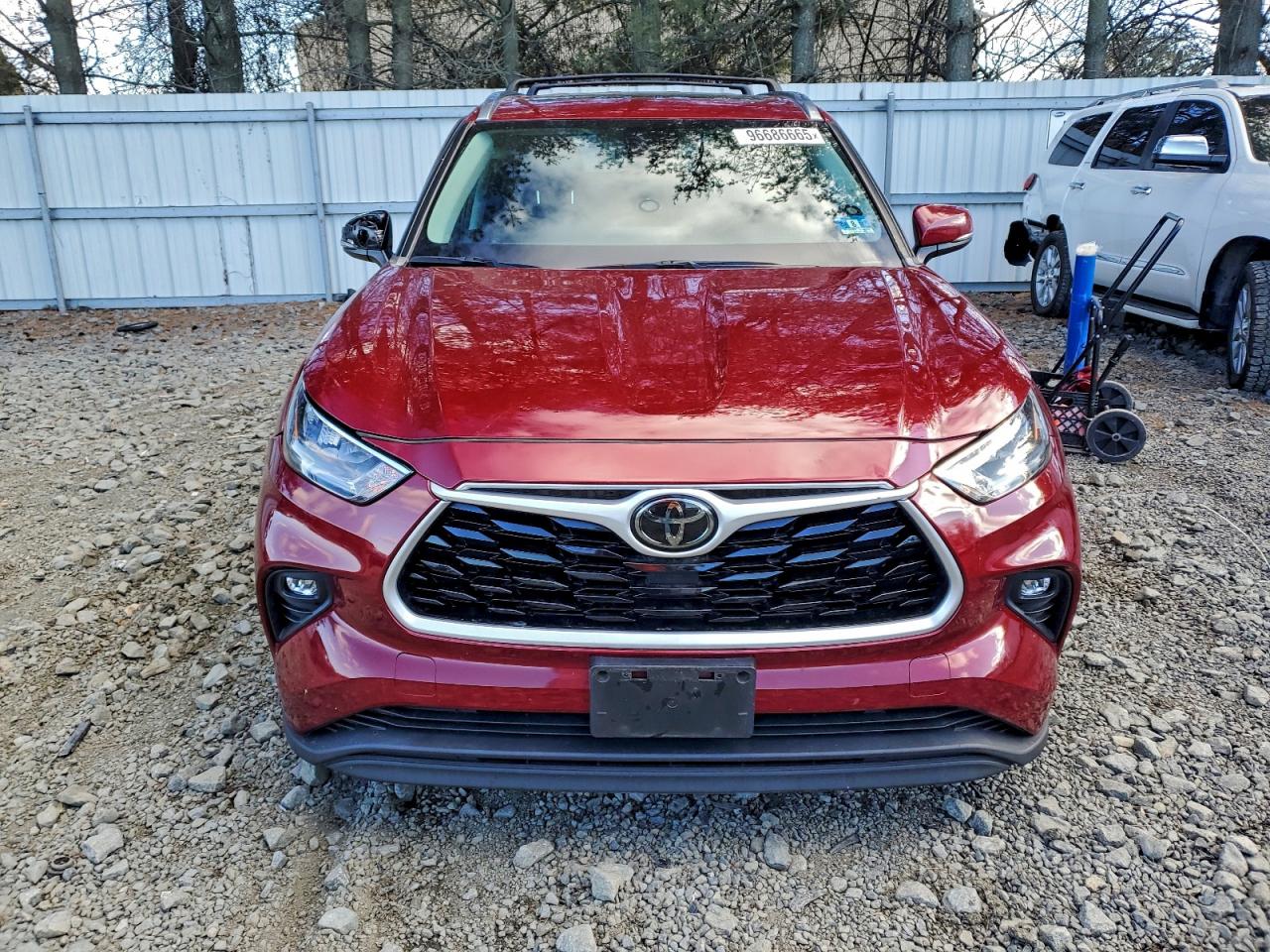 2020 TOYOTA HIGHLANDER XLE photo 5