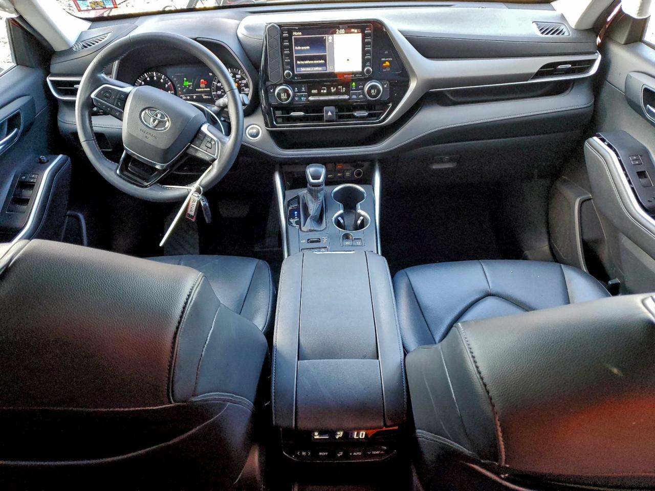 2020 TOYOTA HIGHLANDER XLE photo 8
