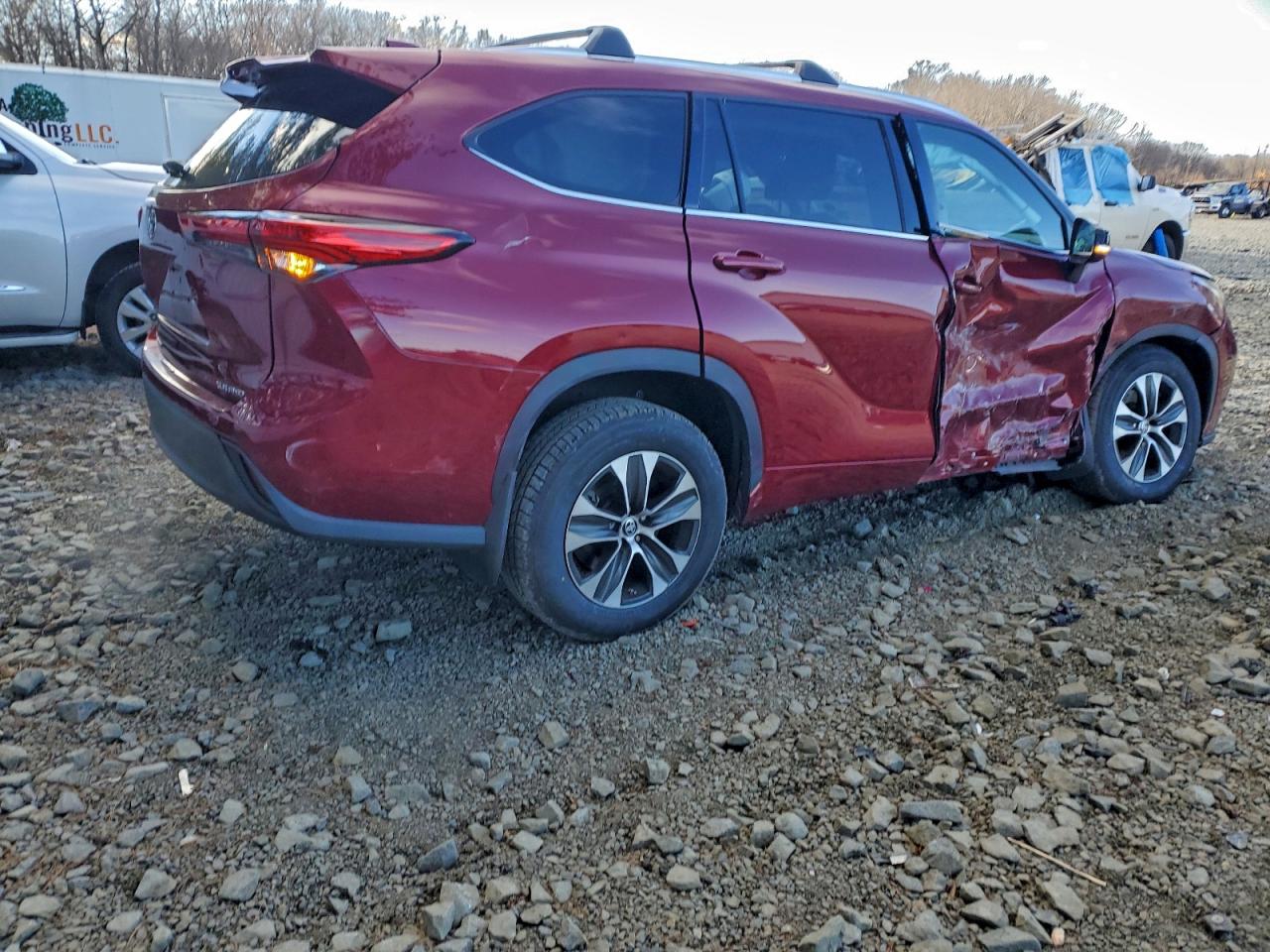 2020 TOYOTA HIGHLANDER XLE photo 3