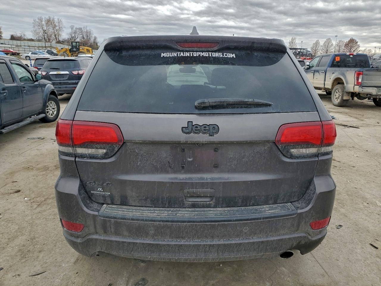 2020 JEEP GRAND CHEROKEE LAREDO photo 6