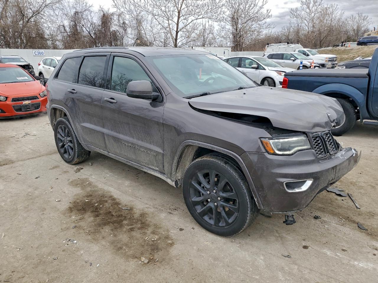 2020 JEEP GRAND CHEROKEE LAREDO photo 4