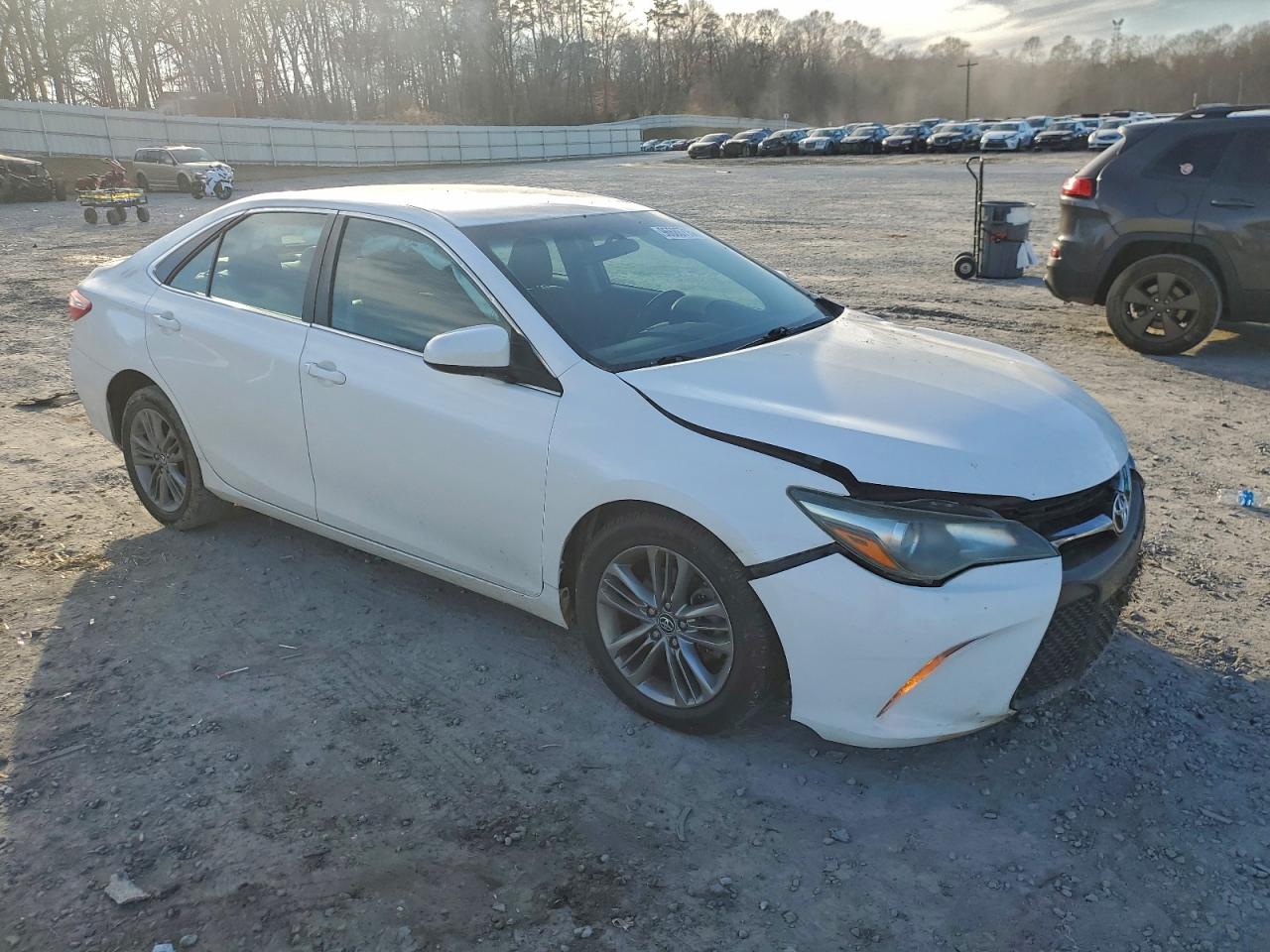 2015 TOYOTA CAMRY LE photo 4