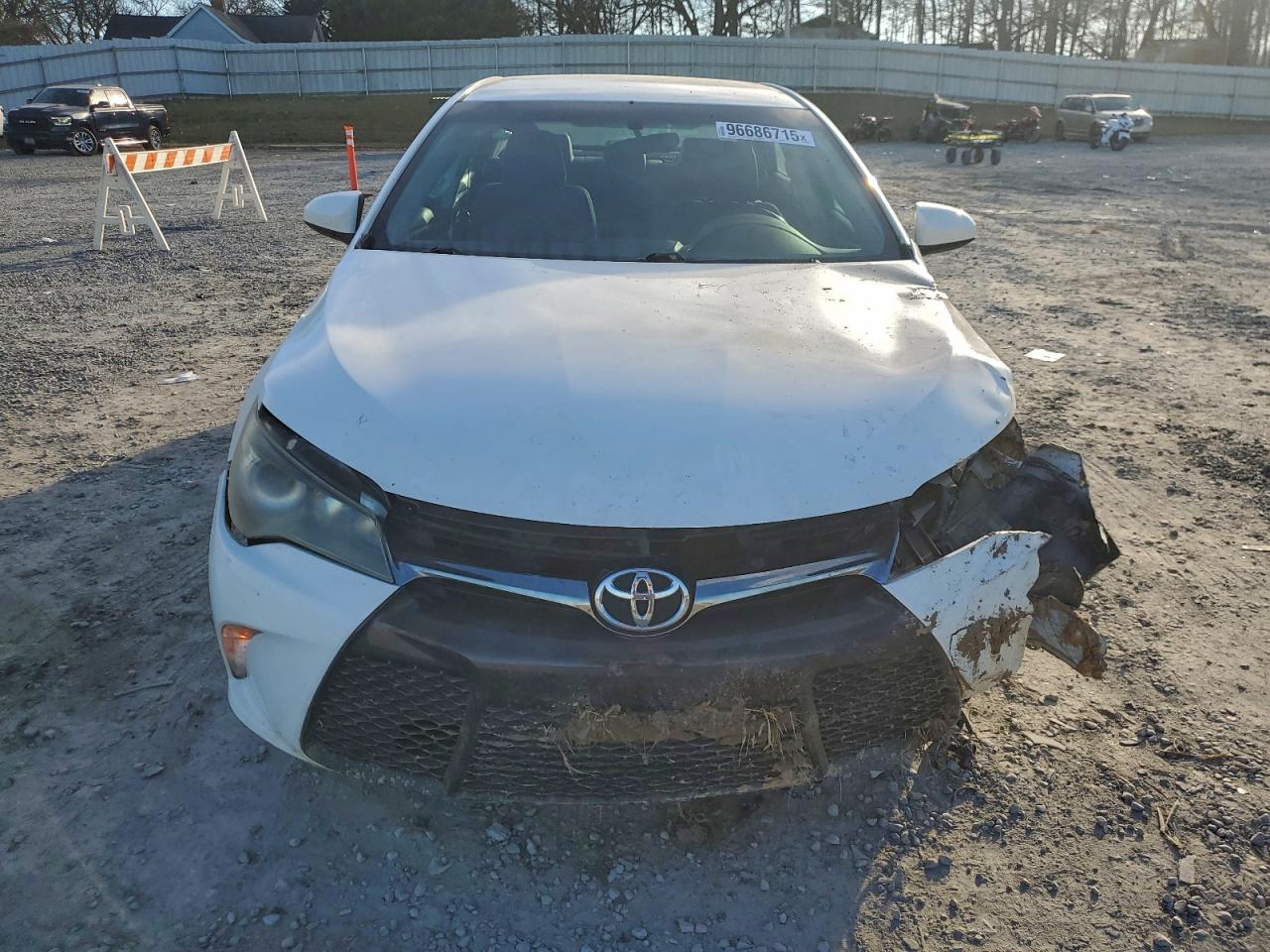 2015 TOYOTA CAMRY LE photo 5
