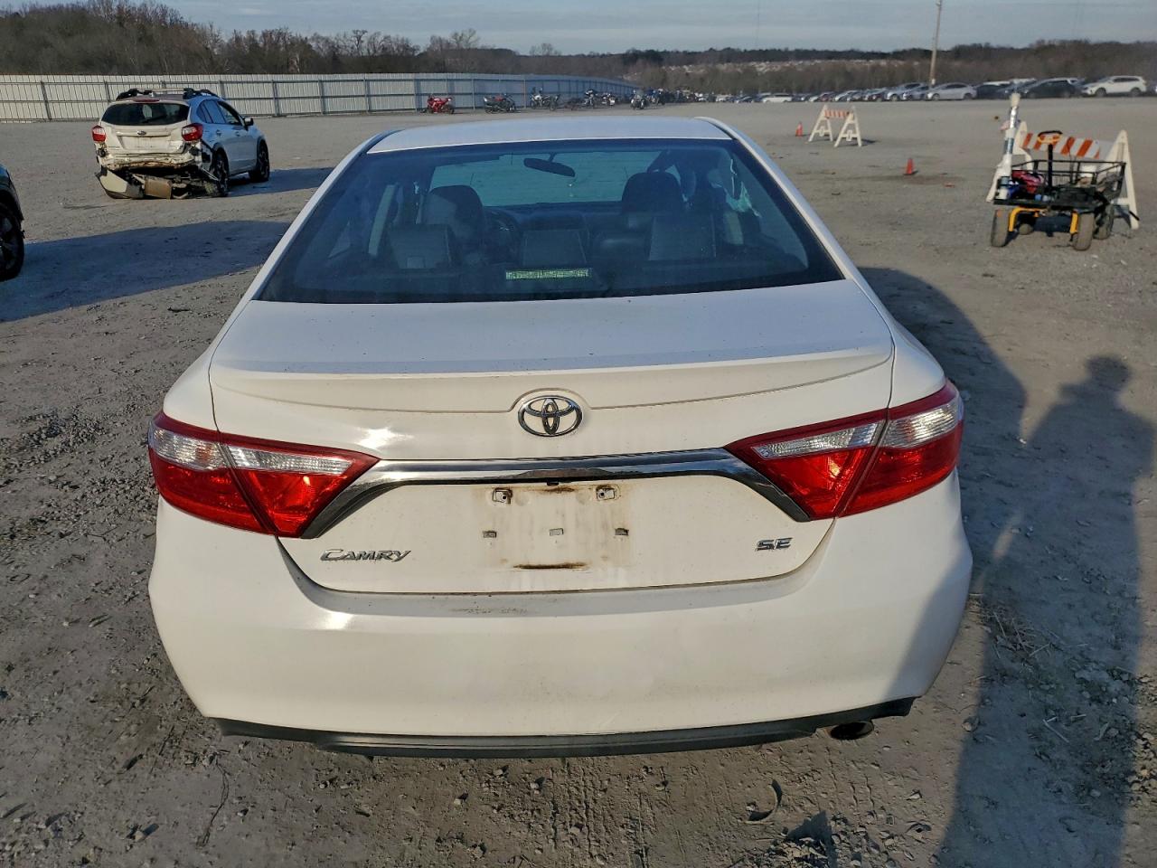 2015 TOYOTA CAMRY LE photo 6