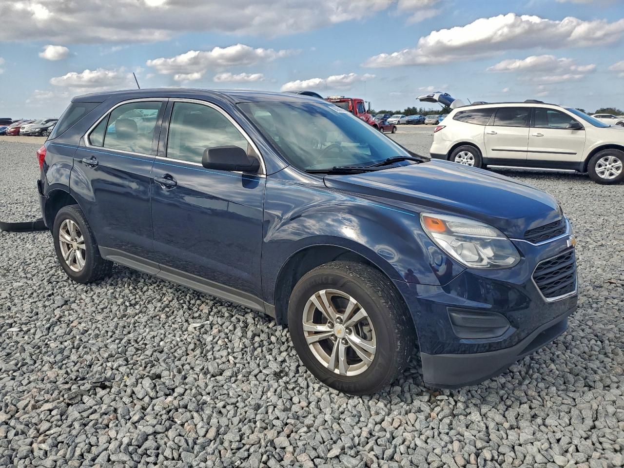 2017 CHEVROLET EQUINOX LS photo 4