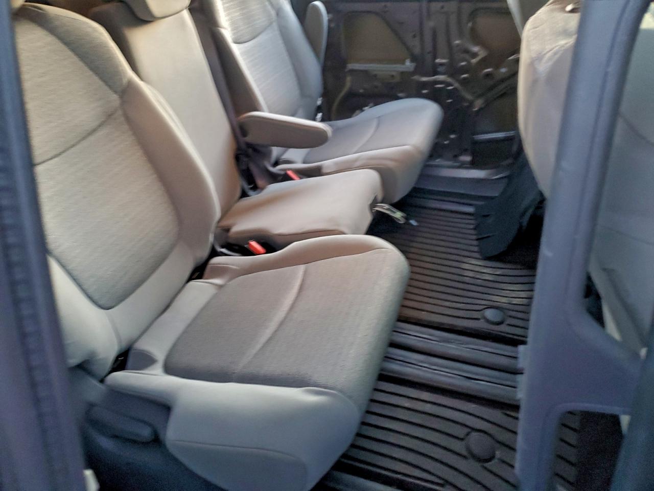 2021 TOYOTA SIENNA LE photo 11