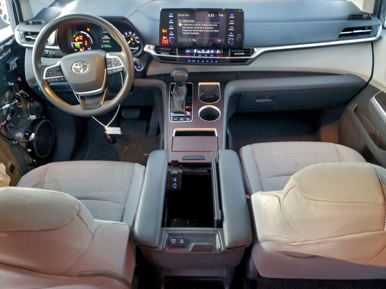 2021 TOYOTA SIENNA LE photo 8