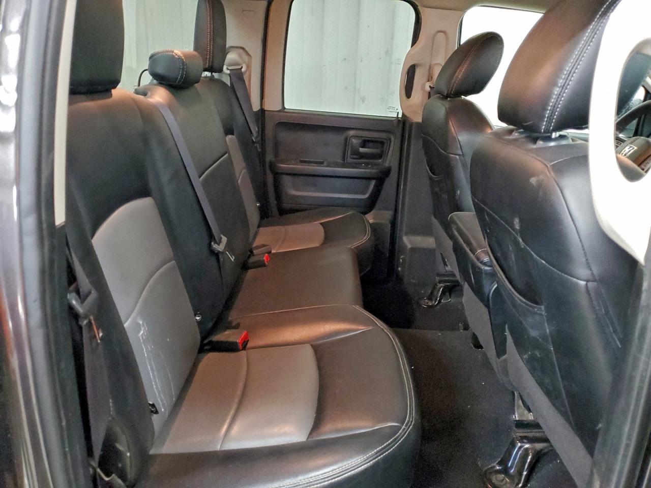 2016 RAM 1500 ST photo 10