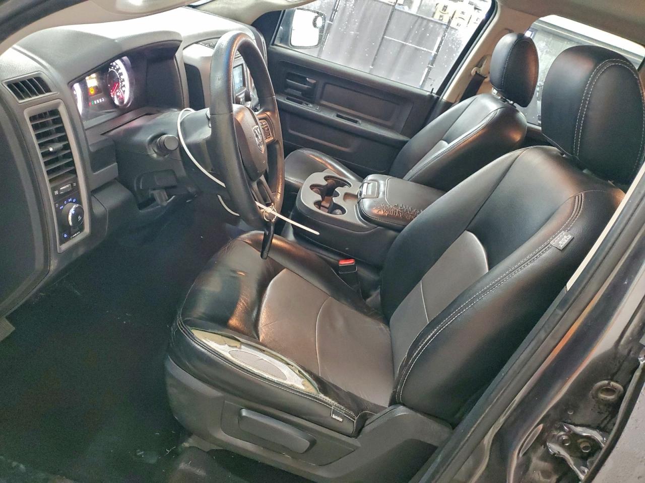2016 RAM 1500 ST photo 7