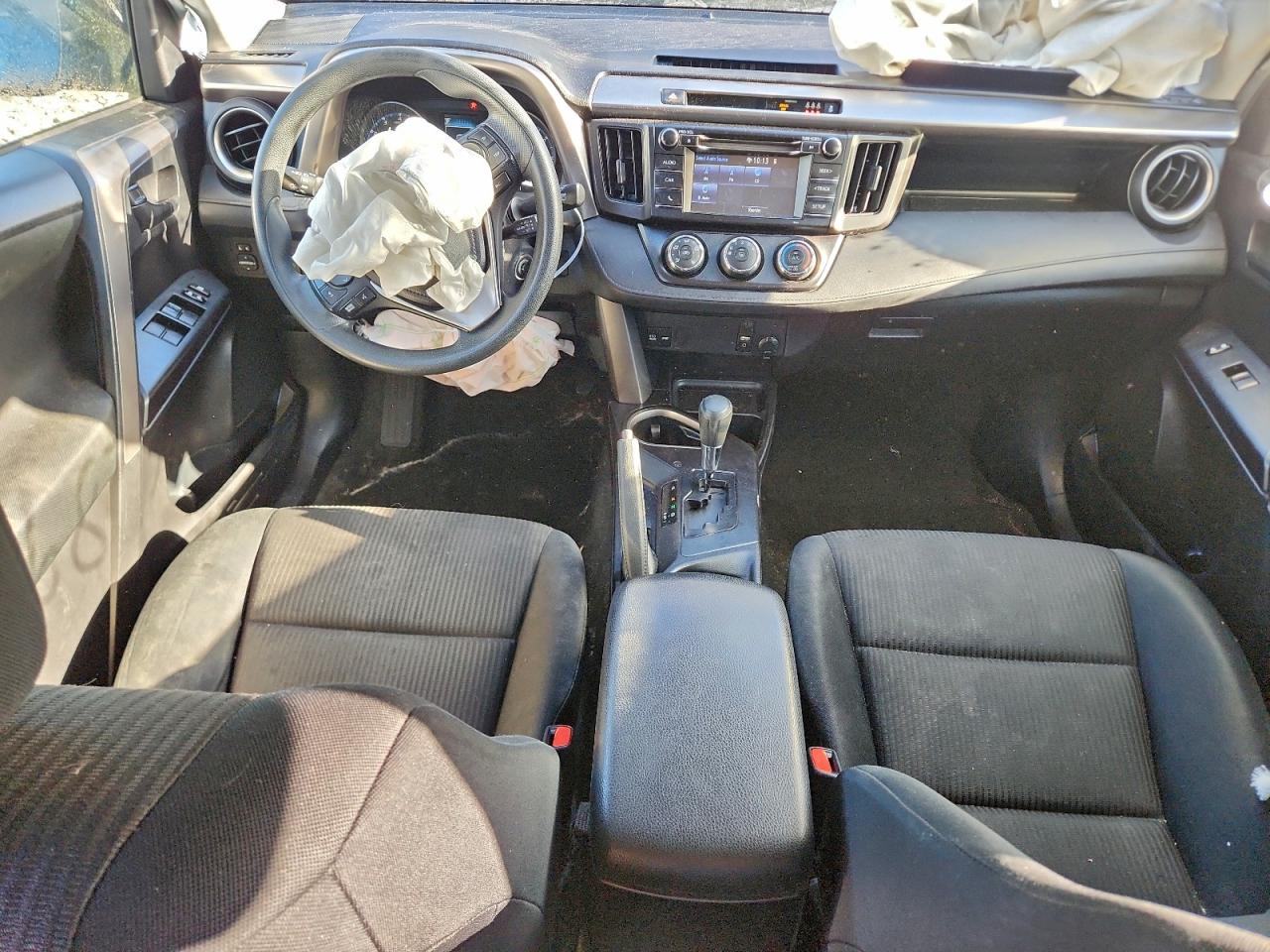 2017 TOYOTA RAV4 LE photo 8